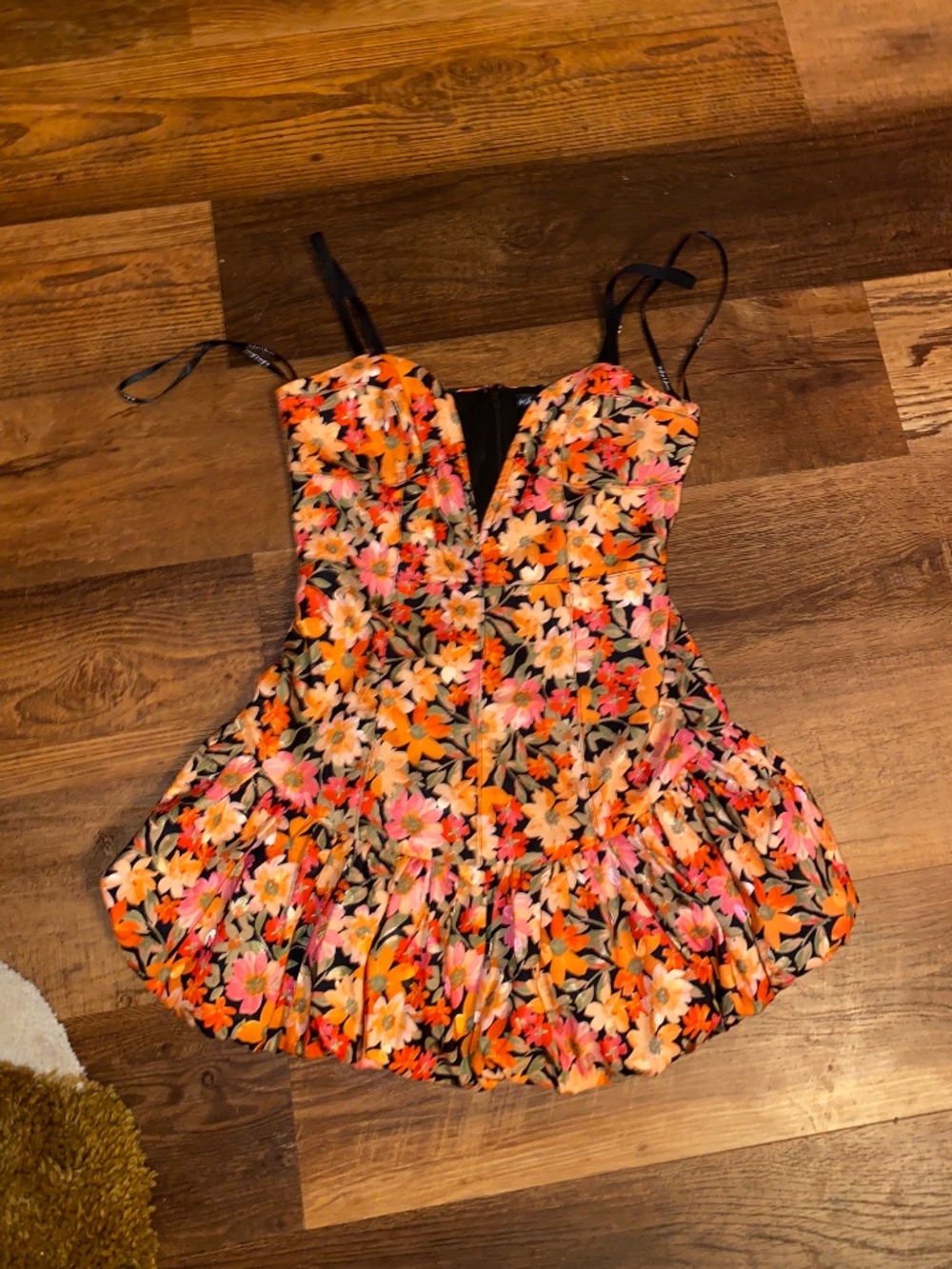 FREE PEOPLE X FOR LOVE & LEMONS Sz MEDIUM SYLVIE MINI DRESS PLUNGE BUBBLE HEM - Picture 2 of 4